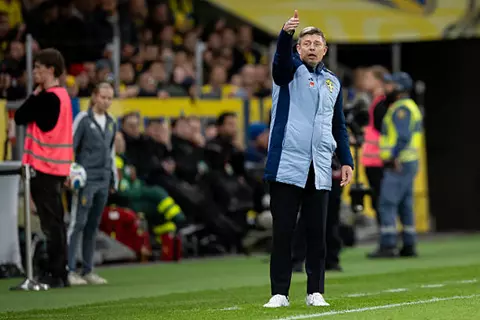 قد لا يتأهل لكأس العالم.. منتخب السويد يعلن إقالة توماسون